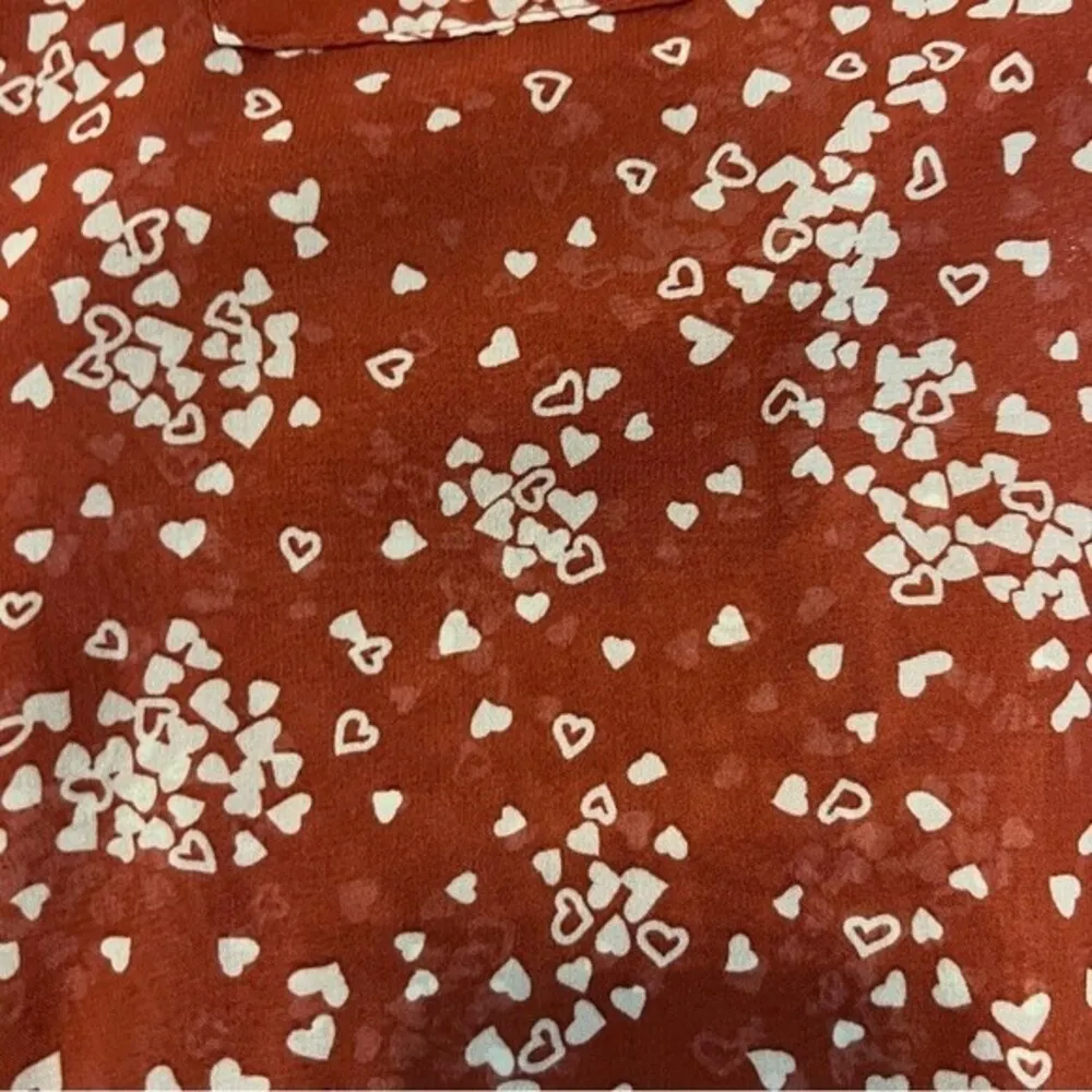 Long sleeve rust heart print sheer button down top size medium - Image 3