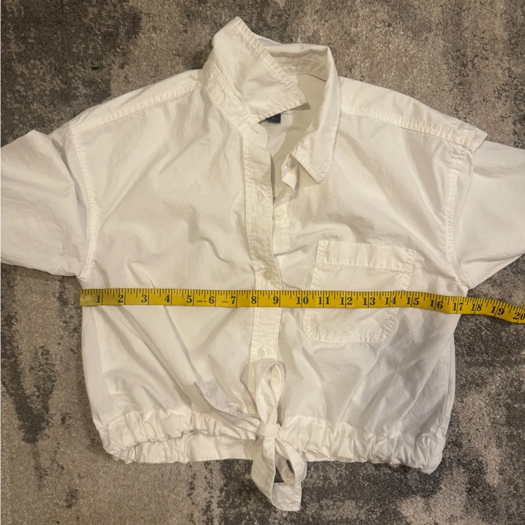 Universal Thread White Crop Top  Button-Down Shirt - Image 5