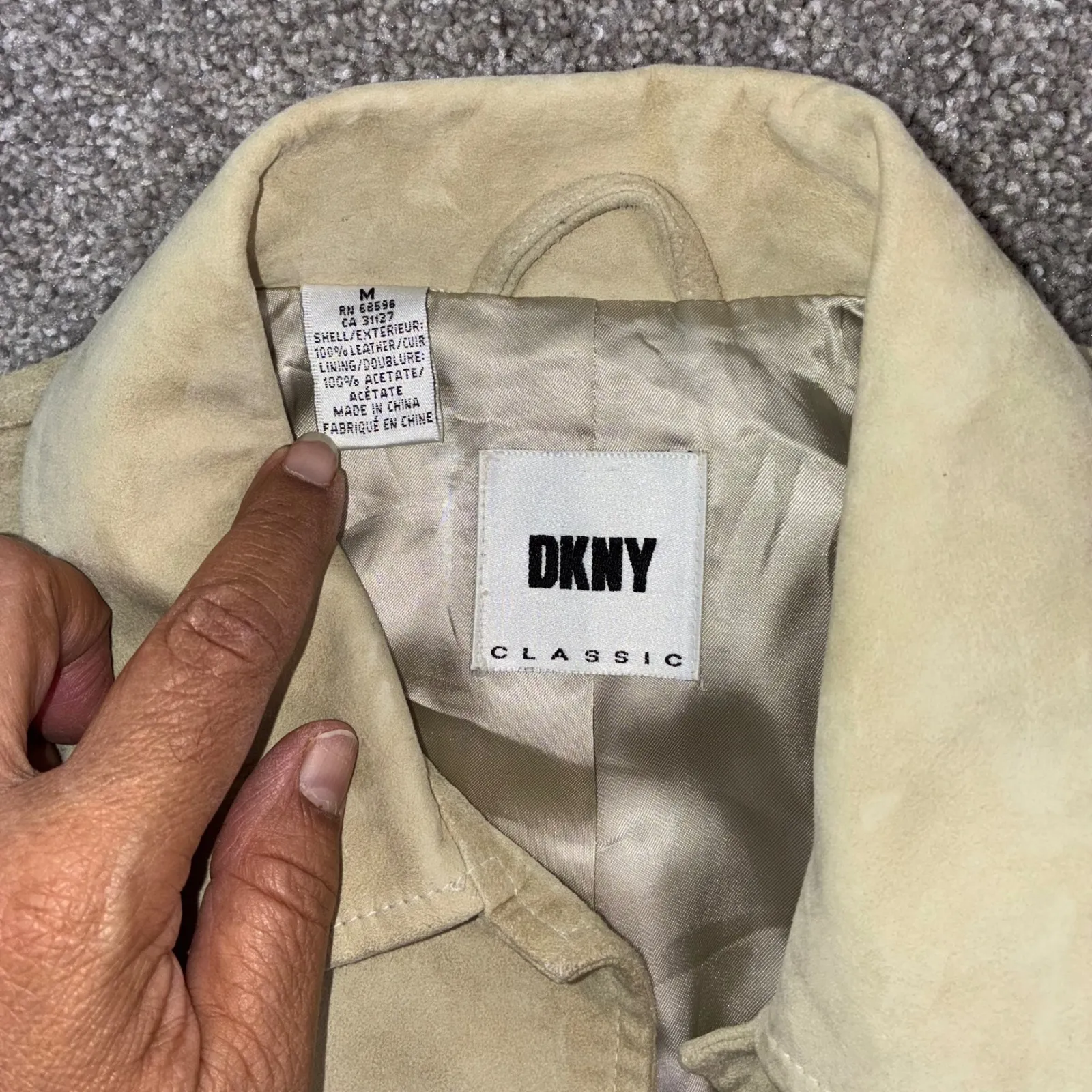 DKNY  Classic Beige Suede Blazer Jacket‎ Womens Size Medium Button Front Pockets - Image 9