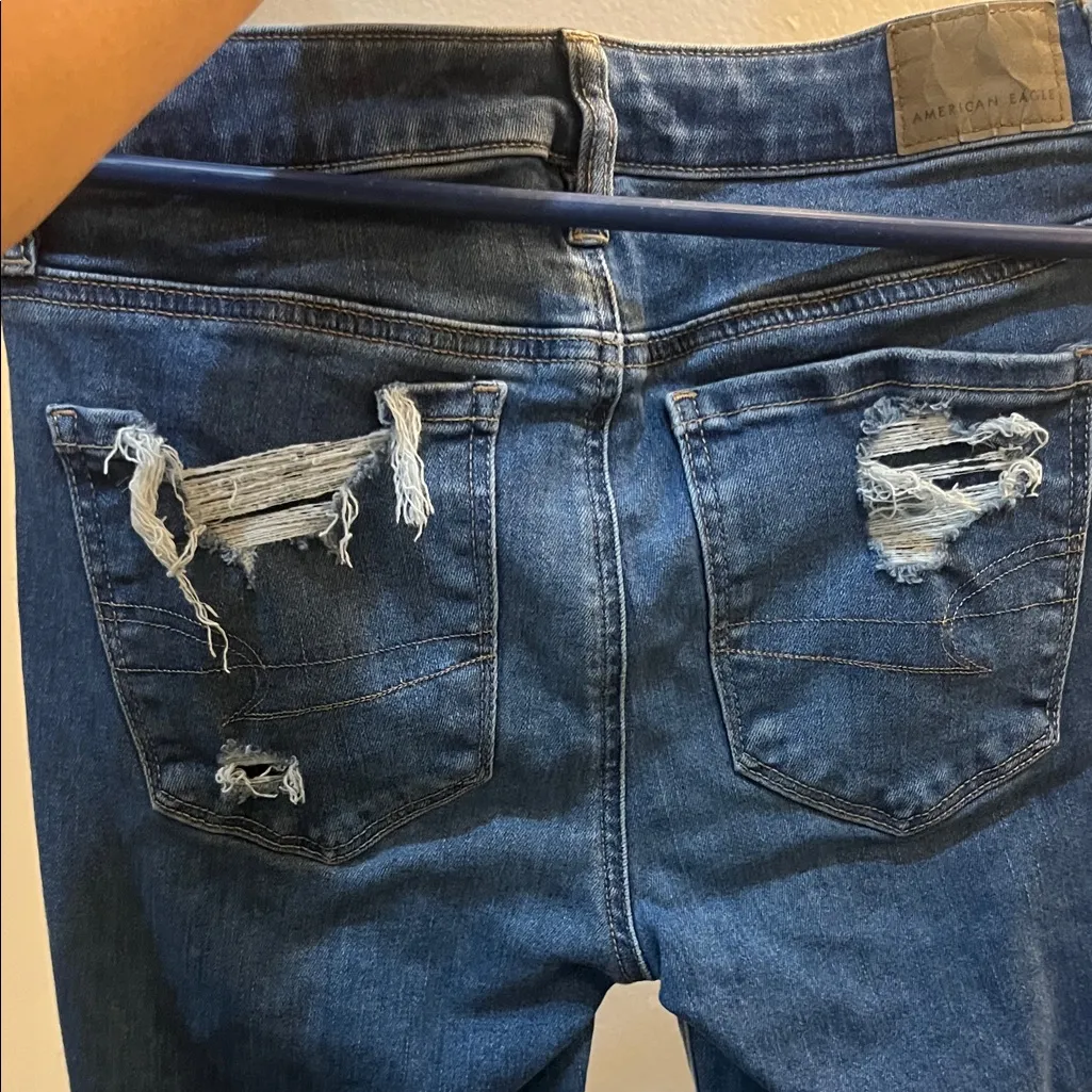 Distressed Blue Jeans American eagle size 4 - Image 7