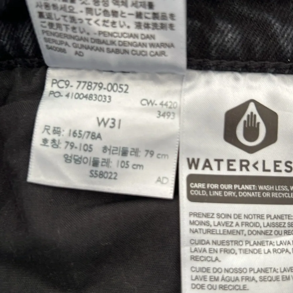 Levi’s Ribcage Black Denim Shorts - Image 9