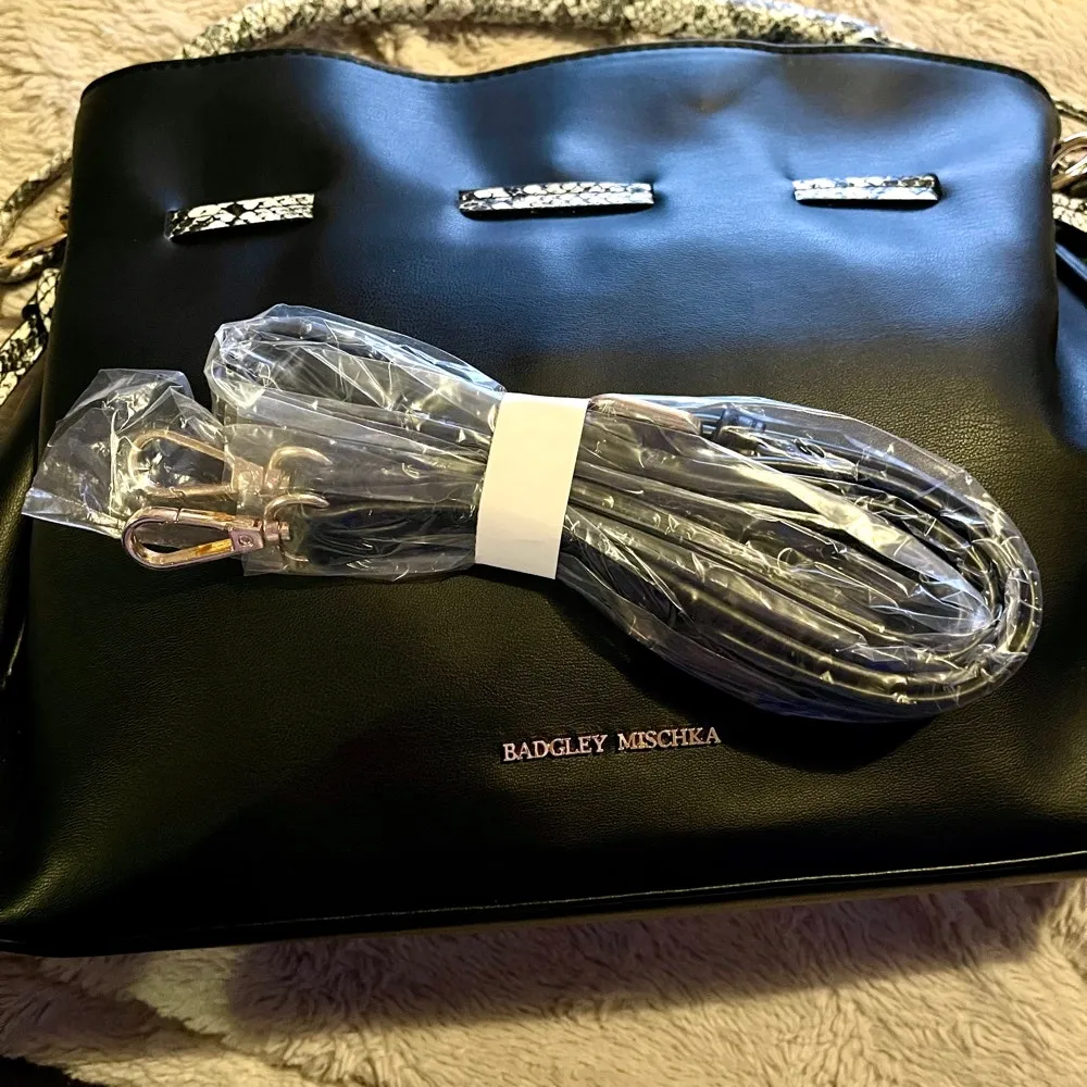 Badgley Mischka Drawstring Bucket Tote Shoulder Bag Black Snake Print NWT - Image 6