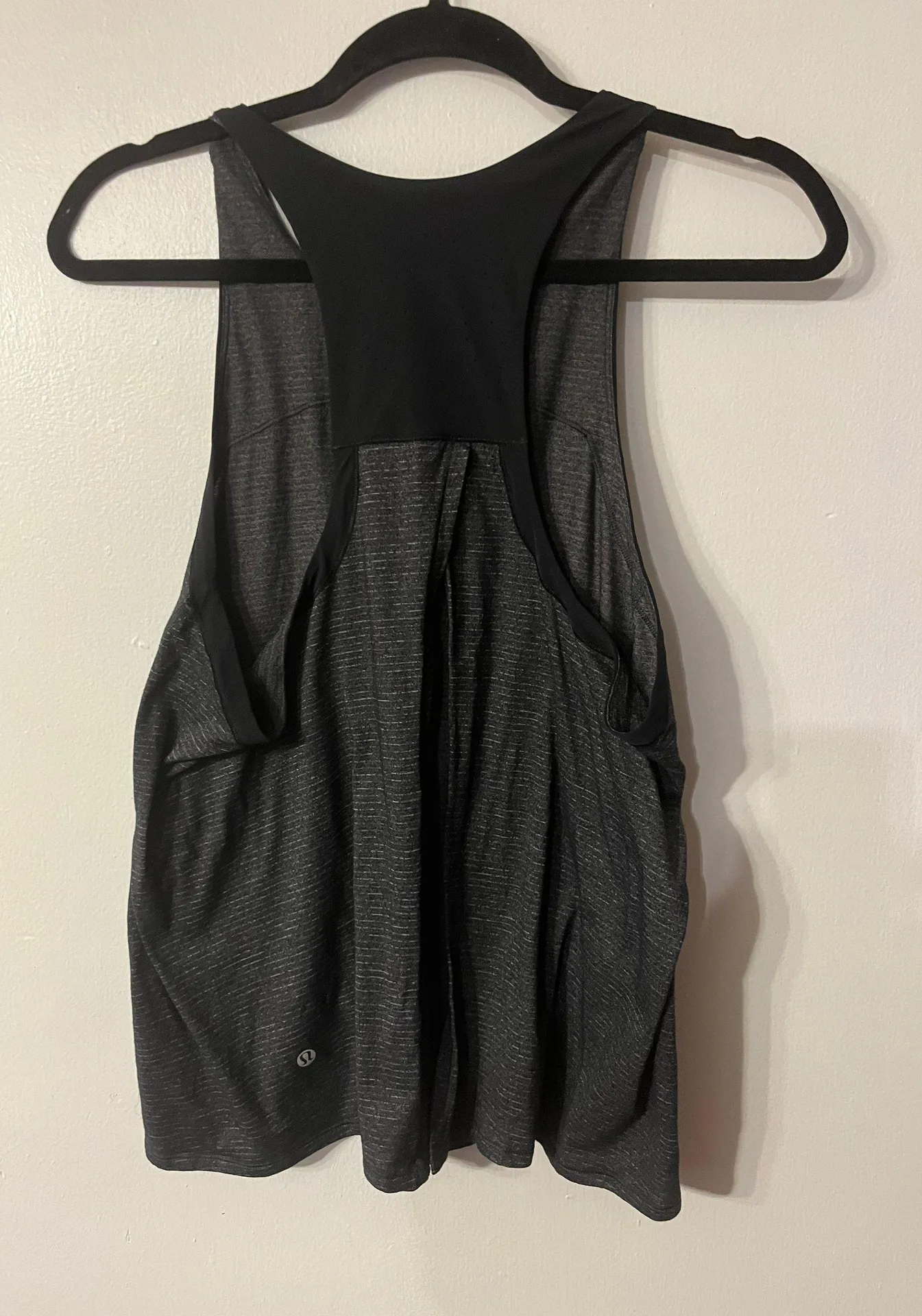 Women Gray Black Open Split Back Athletic Tank Top Sz S/M? - Image 2