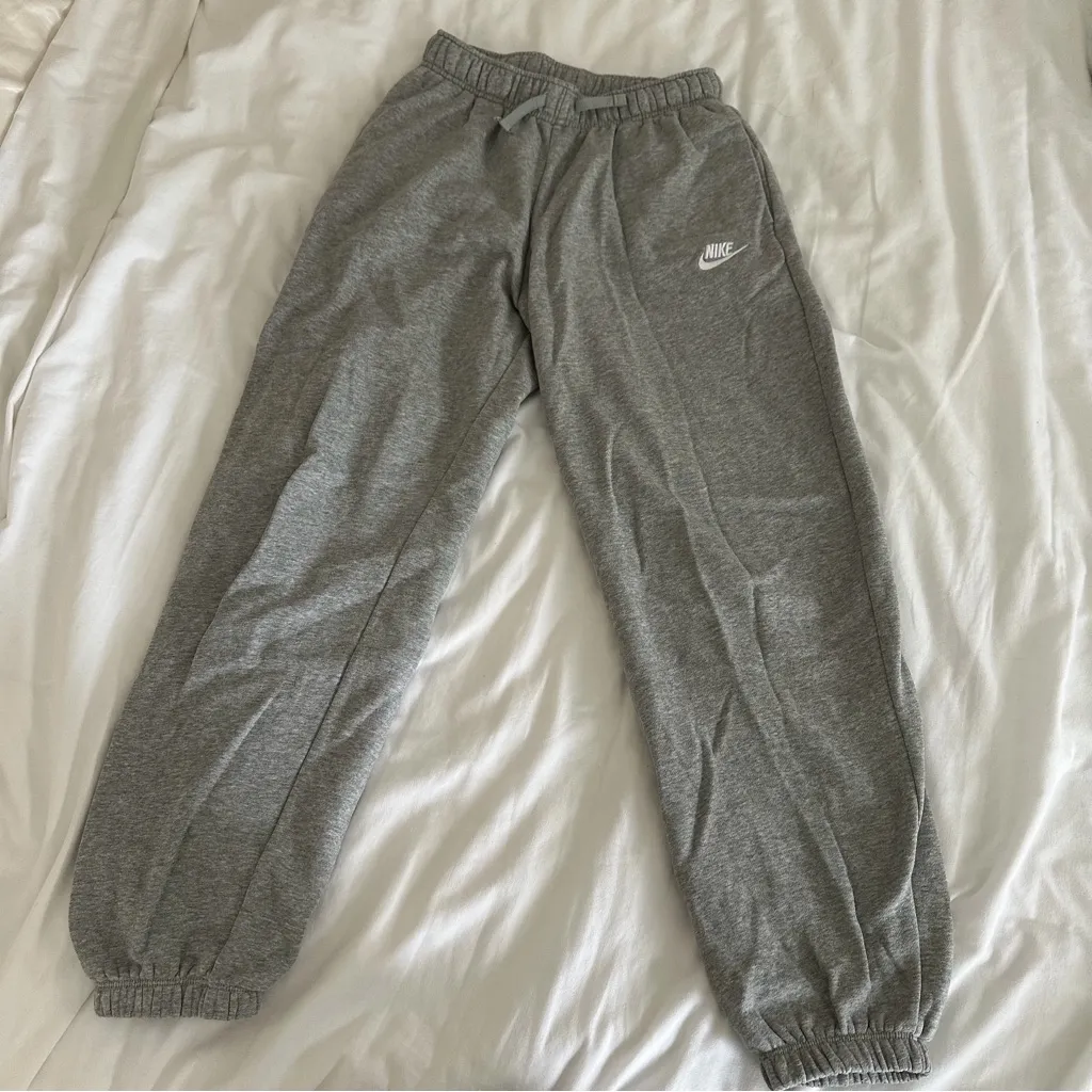 Nike Cinched Sweatpants - Image 2