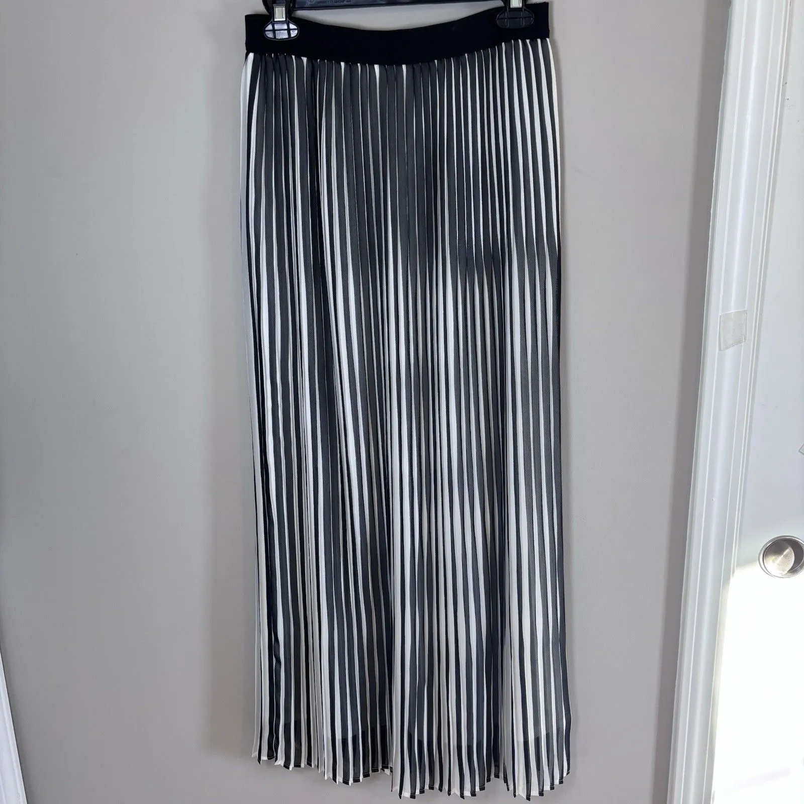 NY Collection Black & White Striped Pleated Midi Skirt Elastic Waist Size Small - Image 2