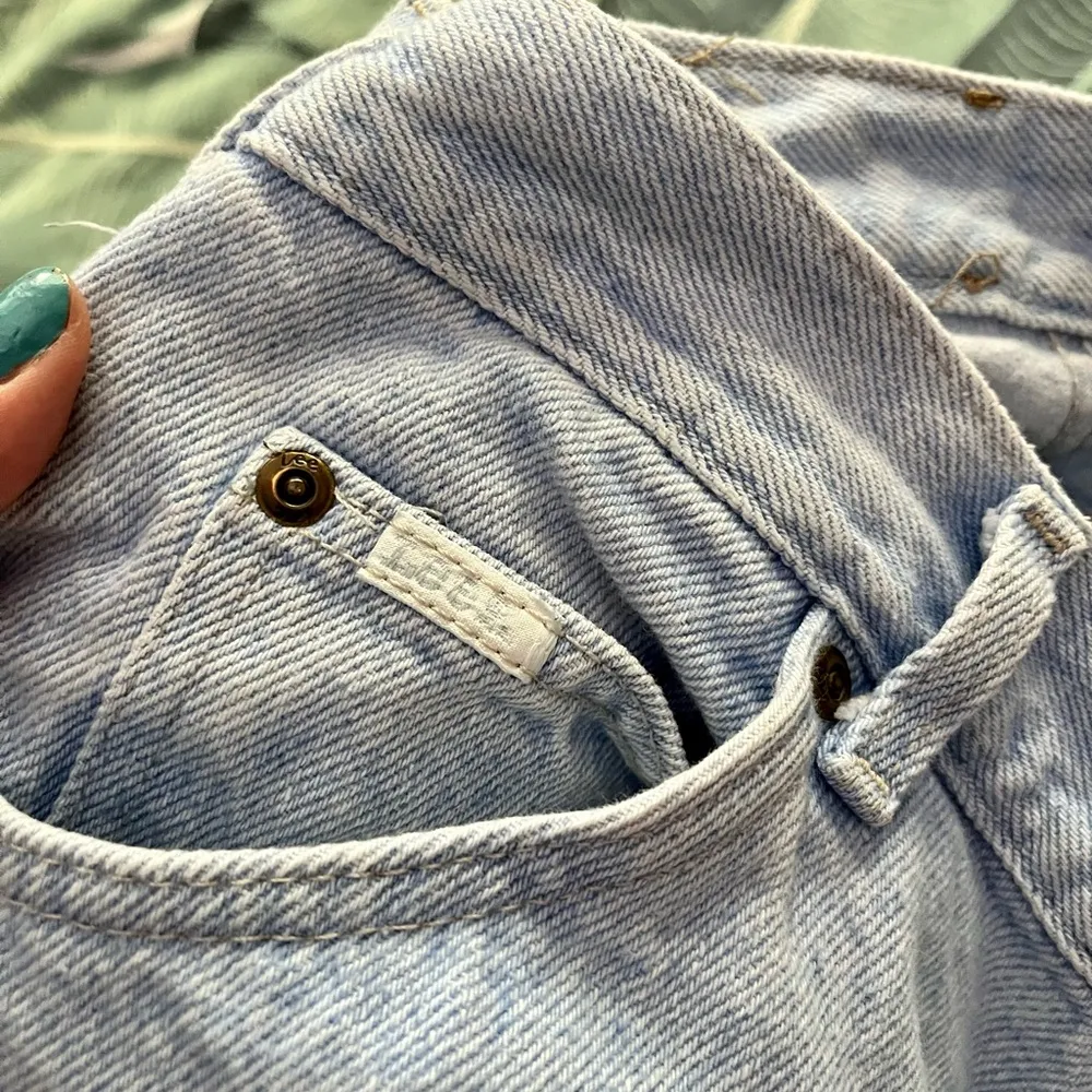 Vintage  Lightwash Straight Leg Jeans - Image 10