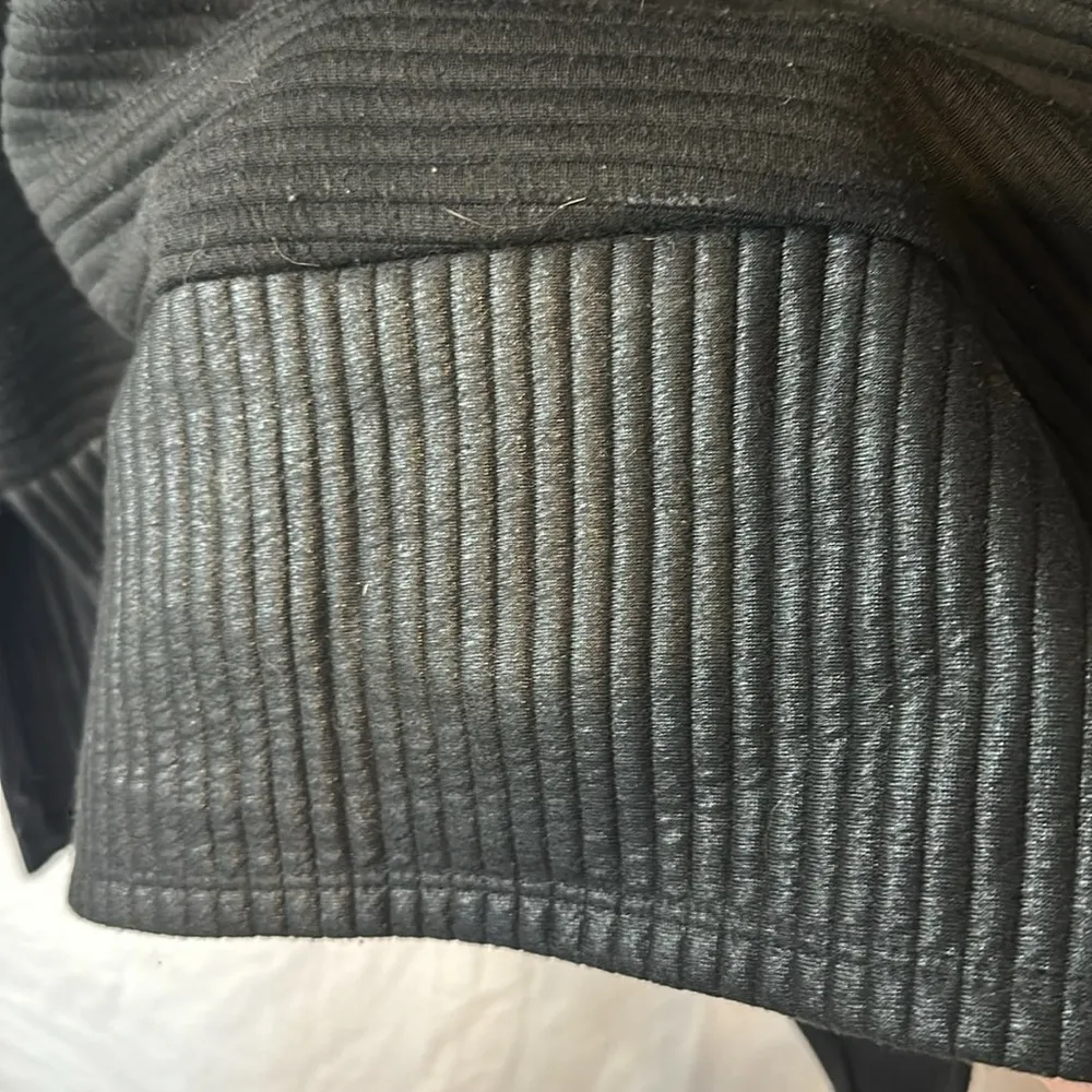 Fabletics Bre Long Sleeve Tunic Quilted Sweatshirt Black Size Medium - Image 8