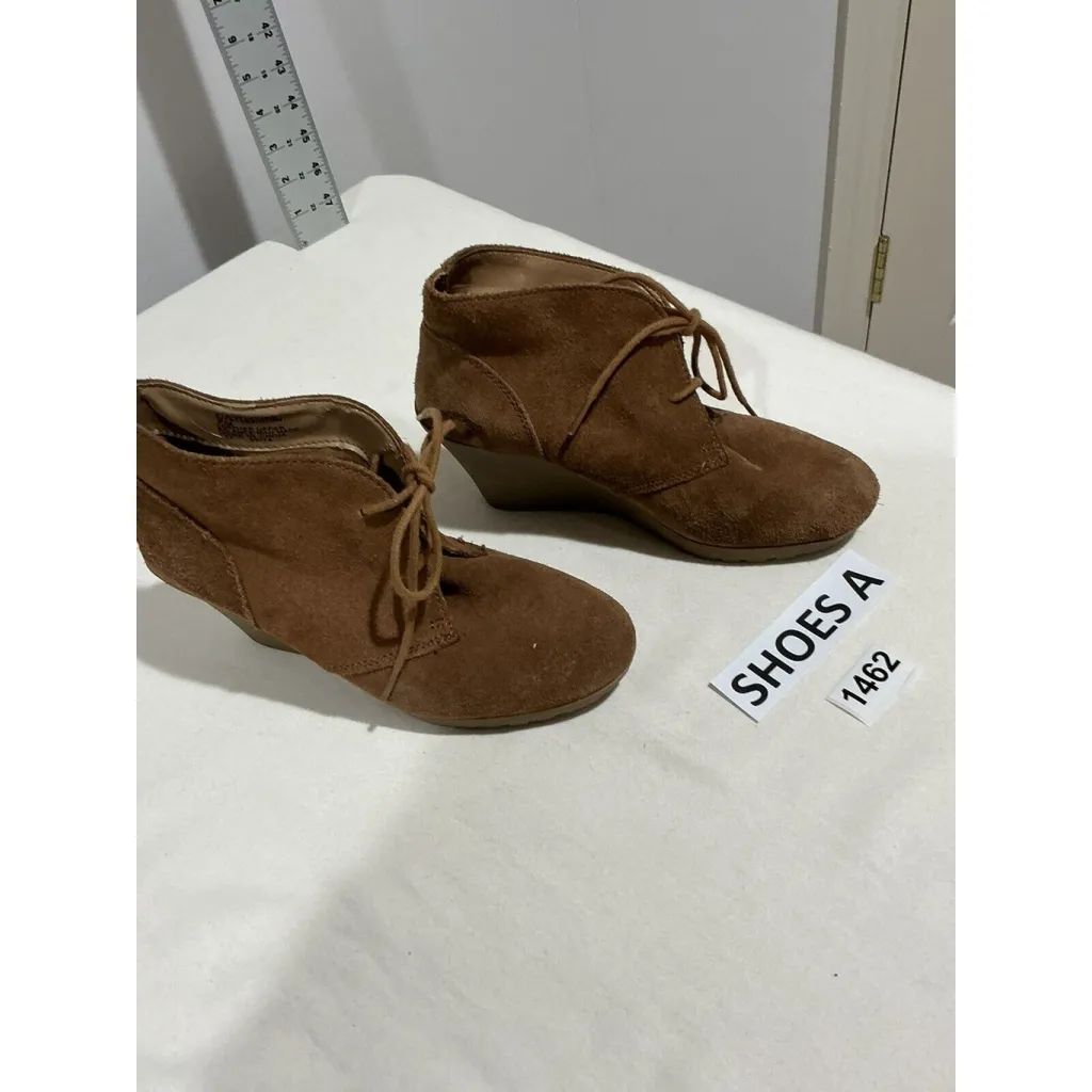 Womans White Mountain Icon Brown Suede 7m Laceup Wedge Shoe Bootie - Image 2