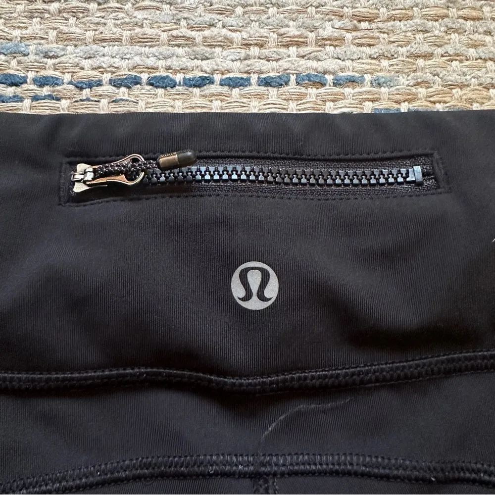 Illumina Crop Leggings in Black Reflective Size 6 - Image 8