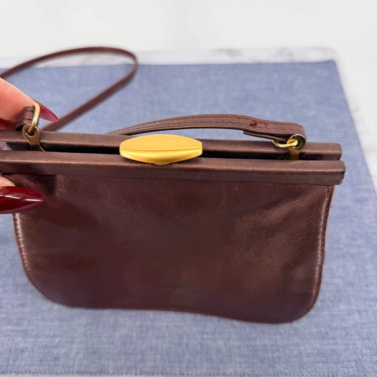 Liz Claiborne Maroon Kiss Lock Clutch Evening Bag Metallic Finish Crossbody - Image 2