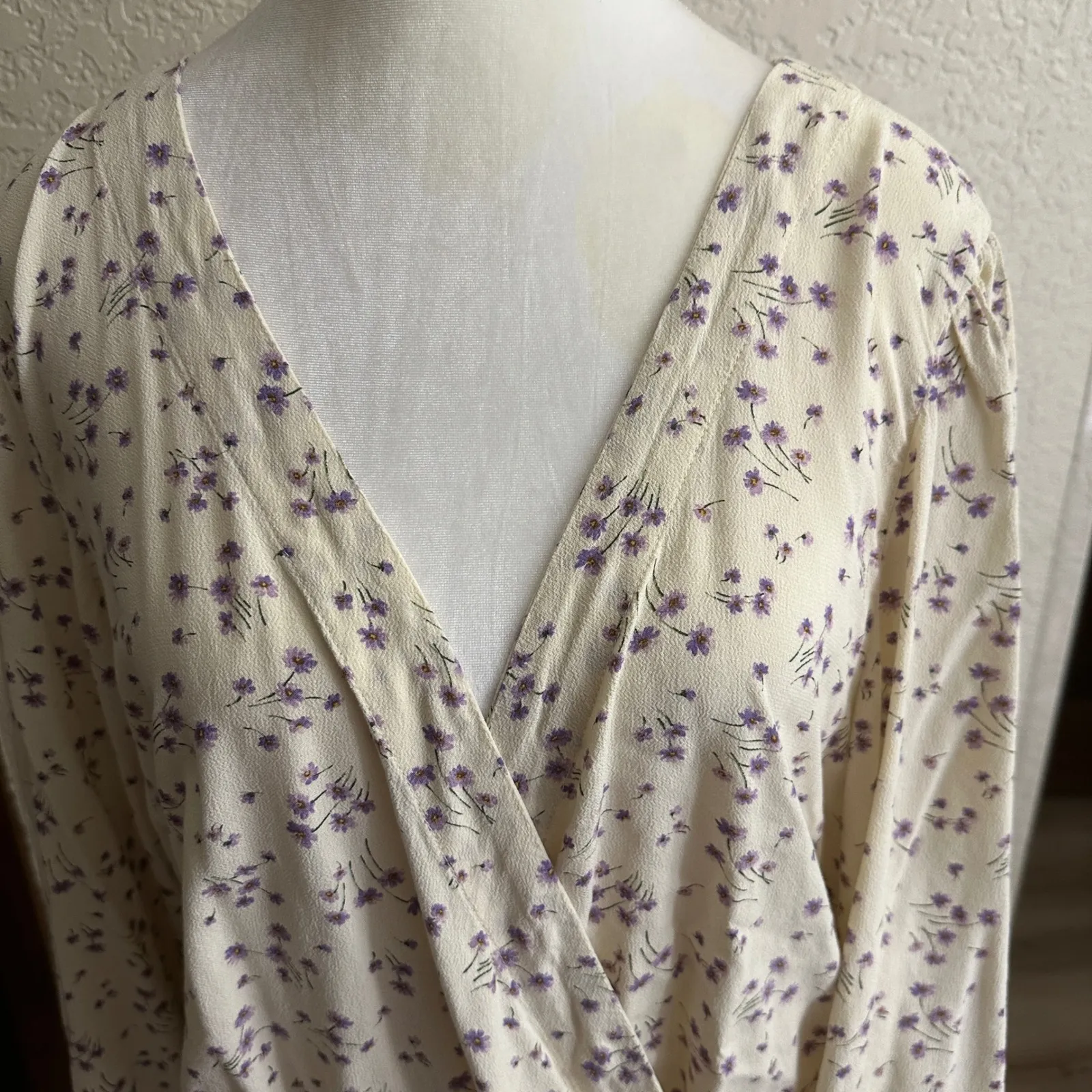 American Eagle Floral Wrap Long Sleeve Blouse Tie Waist Cream Purple X-tra Large - Image 10