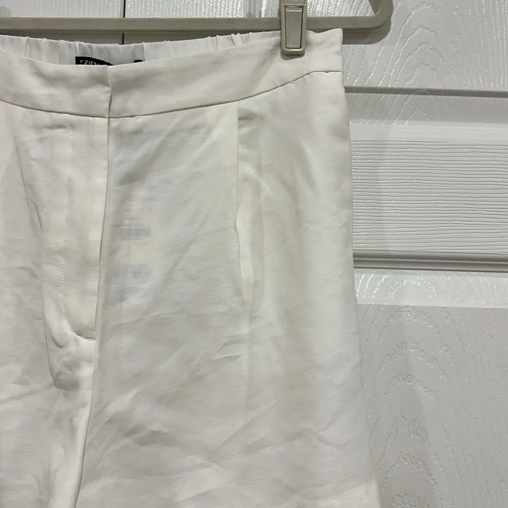 ZARA Pleated Elastic Back Shorts Womens White Size Large - Image 2