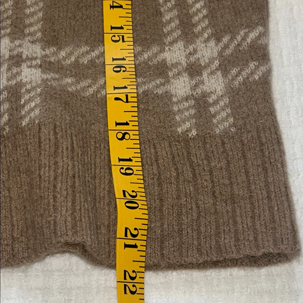 Everlane Plaid Beige Sweater - Image 7