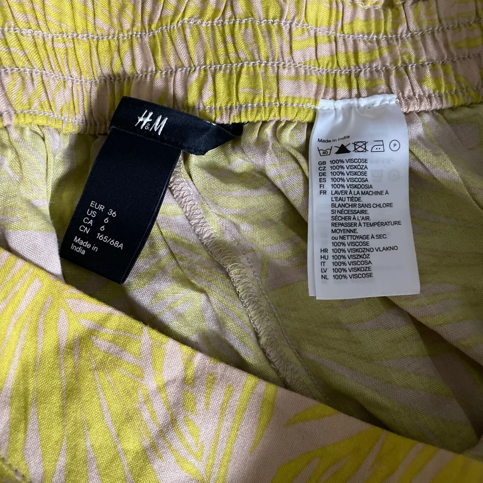 H&M Elastic Waist Shorts sz 6 Yellow Tan Palm Leaf Print Comfy Loungewear Beach - Image 4