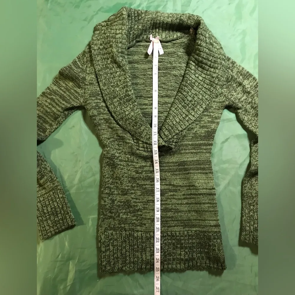 Derek Heart Women’s Long Sleeve Deep V-neck Sweater Size S - Image 4