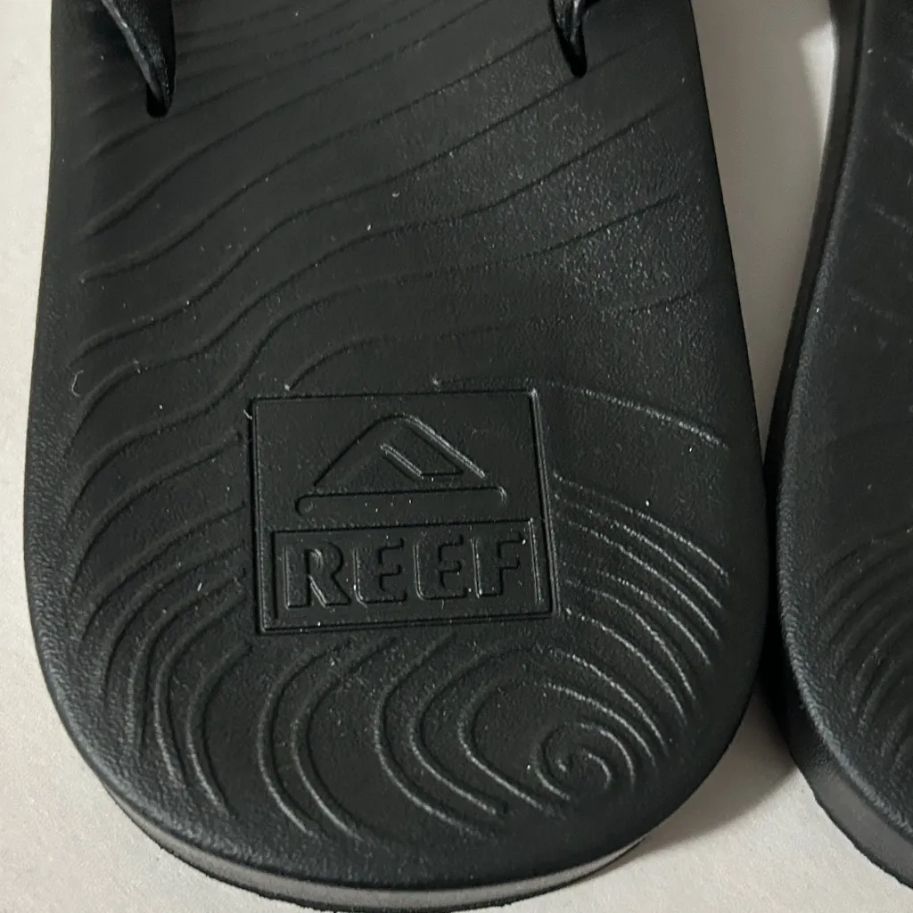 Reef Black Sandals with Brown Detail size 9 - Image 3