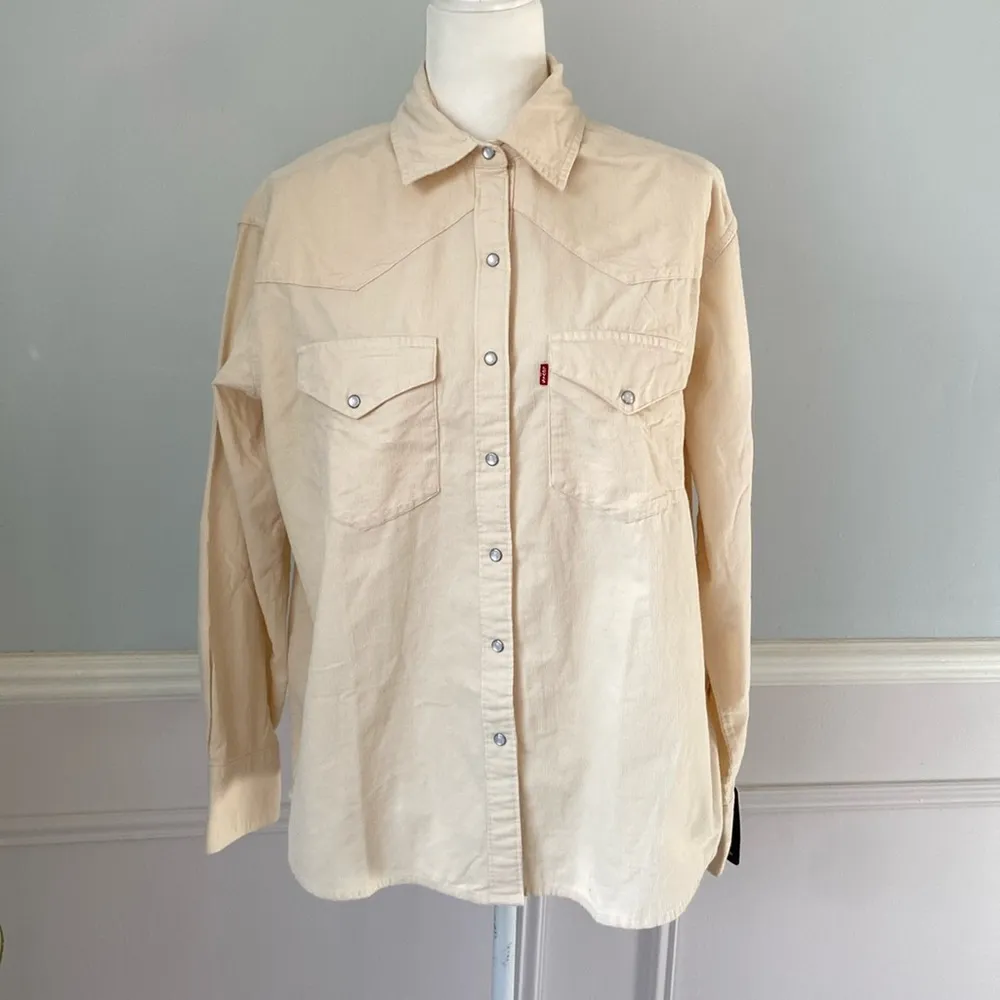 NWT Levi Strauss Effortless Essential The Western Shirt Oversized Size Medium - Image 2