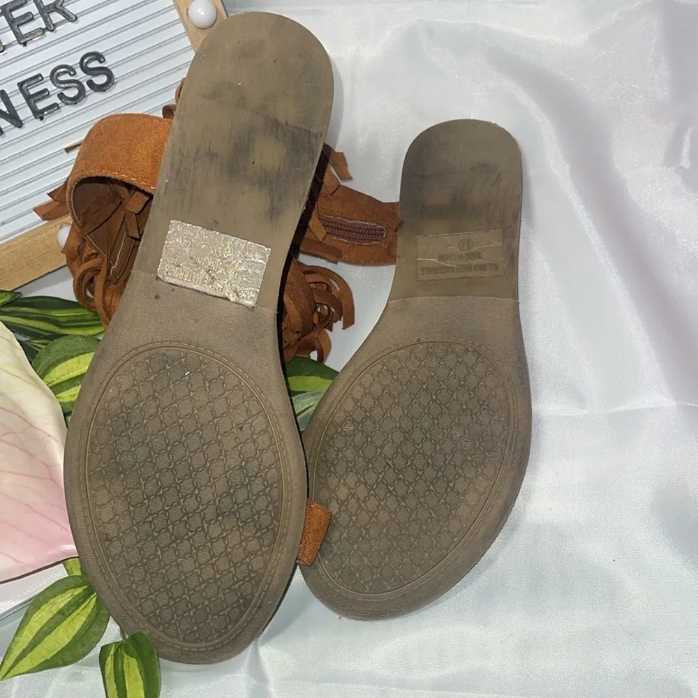 Wild Diva  Lounge Brown Fringed Sandals Size 8 1/2 - Image 4