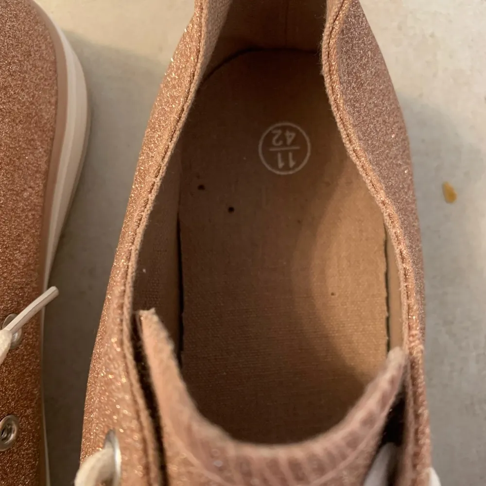 Unbranded | Gold glitter sneakers size 11 - Image 8
