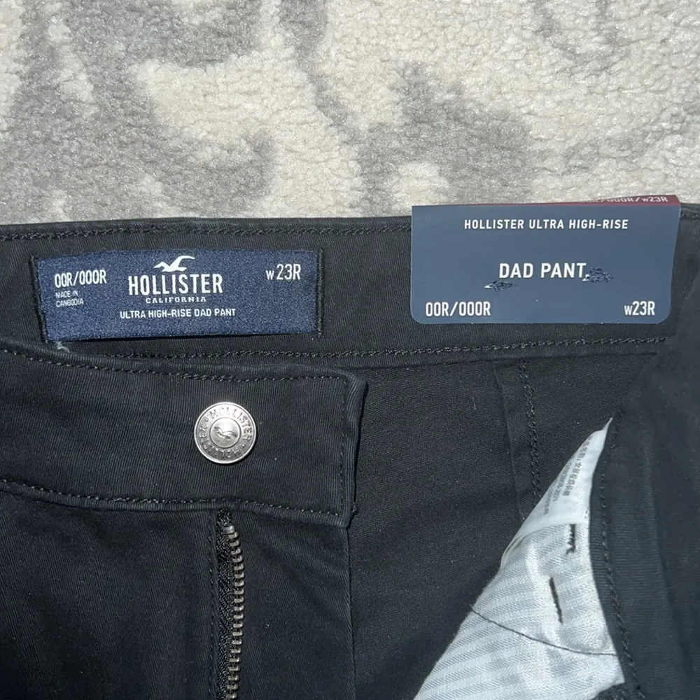 Hollister Black Ultra High-Rise Cargo Dad Pants - Image 6