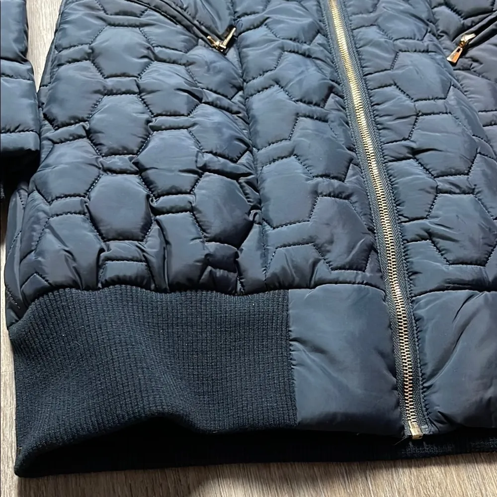 Women's Quilted Hooded Jacket - Image 2