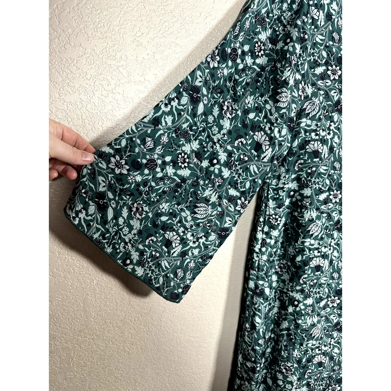 Sundance Green Floral Flowy Above Knee Length Dress Size Medium - Image 3