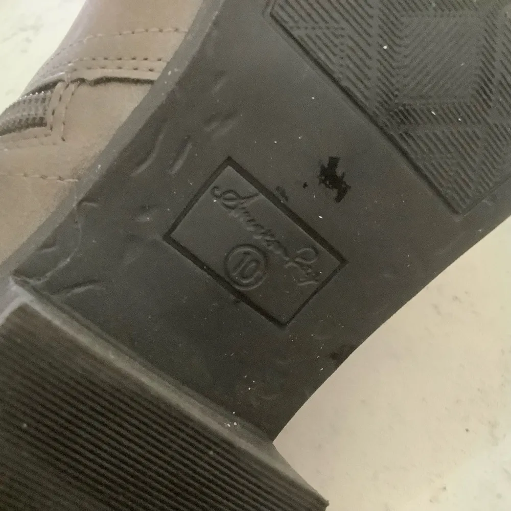 American rag grey “Ar Cadee”vegan leather boots zipper closure ankle boots Sz 10 - Image 9