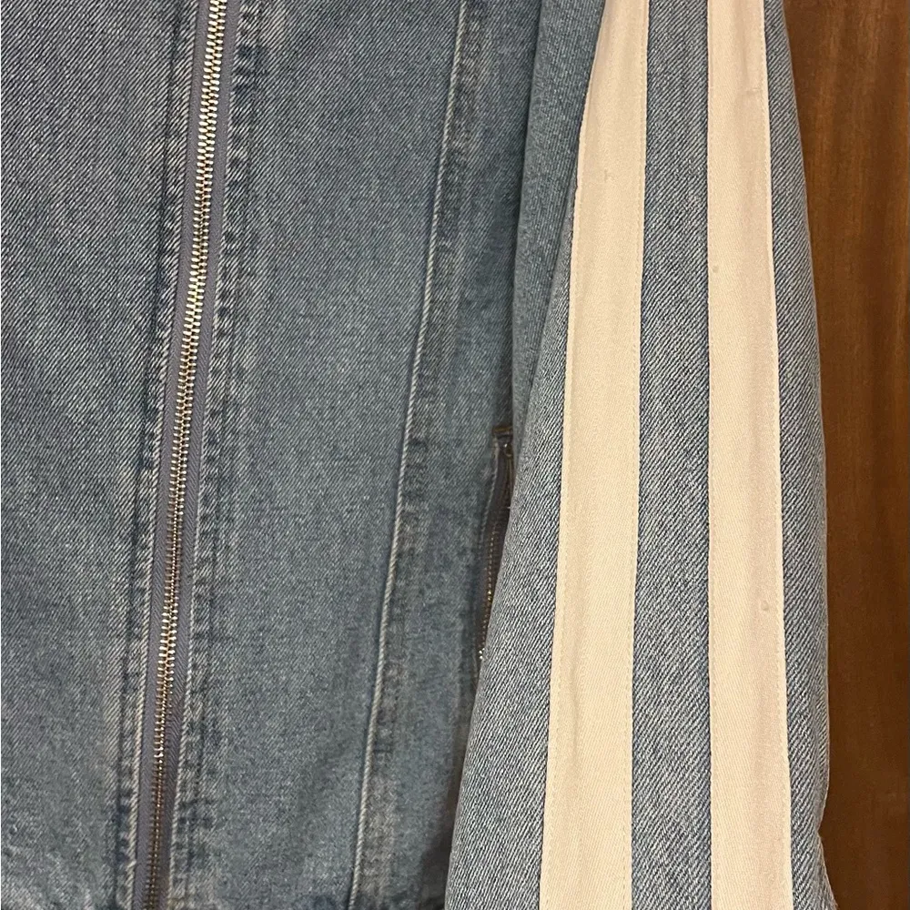 Wild Honey Women Vintage Lite Wash Denim Jean Bomber Jacket w Belt Size Sm - Image 7