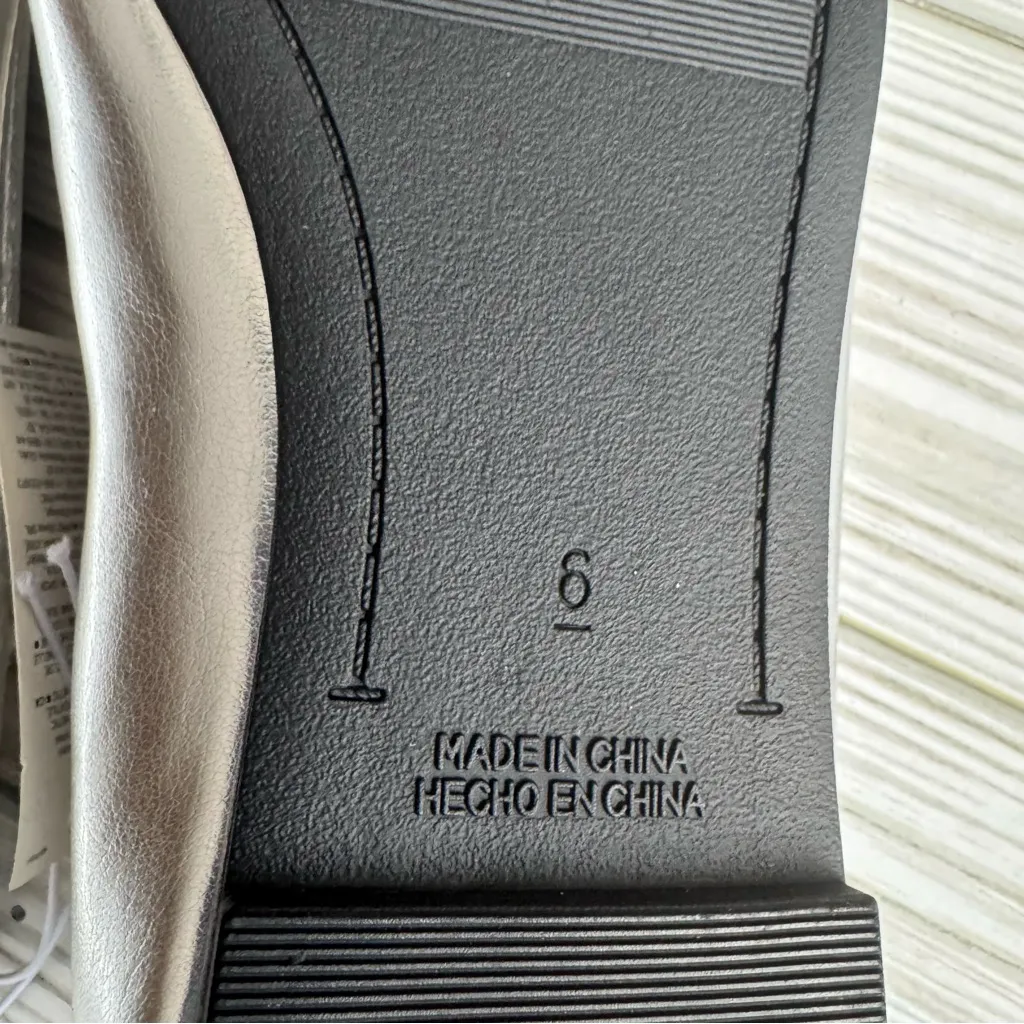 Old Navy Silver Women's Ballet Flats Sz 6 - Image 9