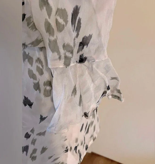 Silk button up top with ruffles going down the front size: M - Image 6