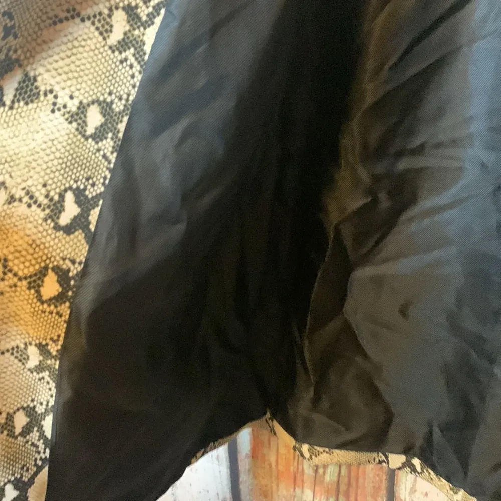 🚫SOLD🚫Zara  Basic Snake Print Blazer Lined with Faux Pockets Size M - Image 4