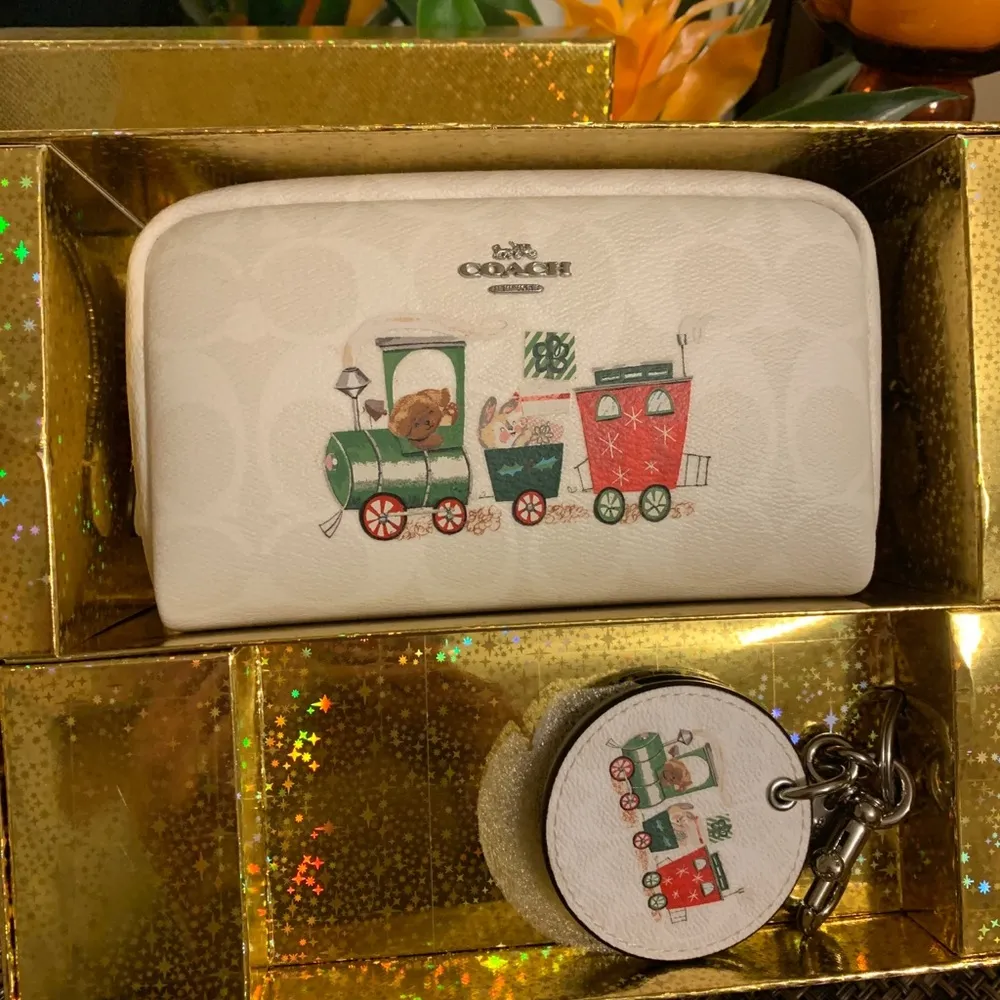 Limited EDITION 😞Authentic COACH Leather Train cosmetic cs/Keychain - Image 6