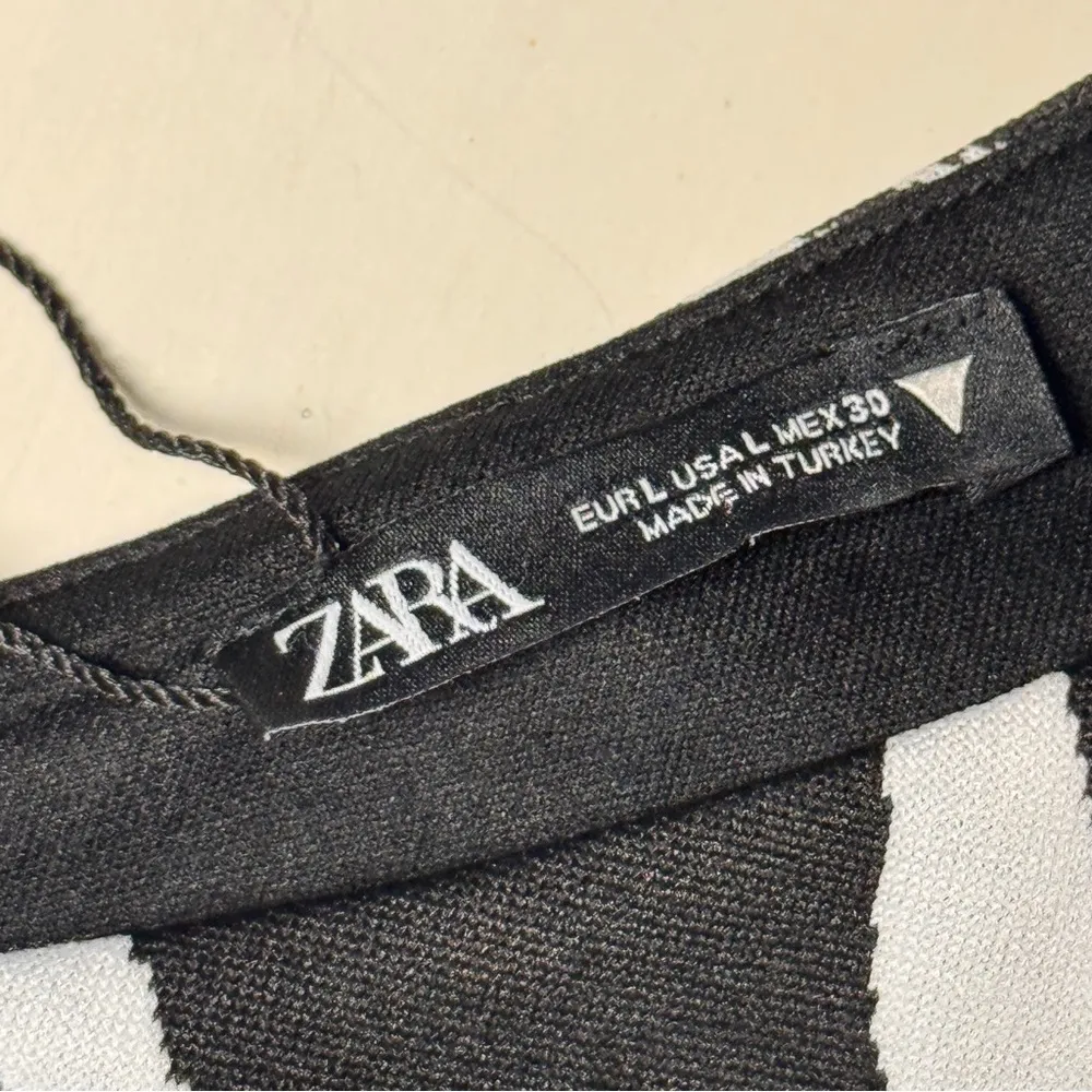 Zara Women’s One Shoulder Palm Print Jacquard Cross Over Crop Top Sz L NWT - Image 4