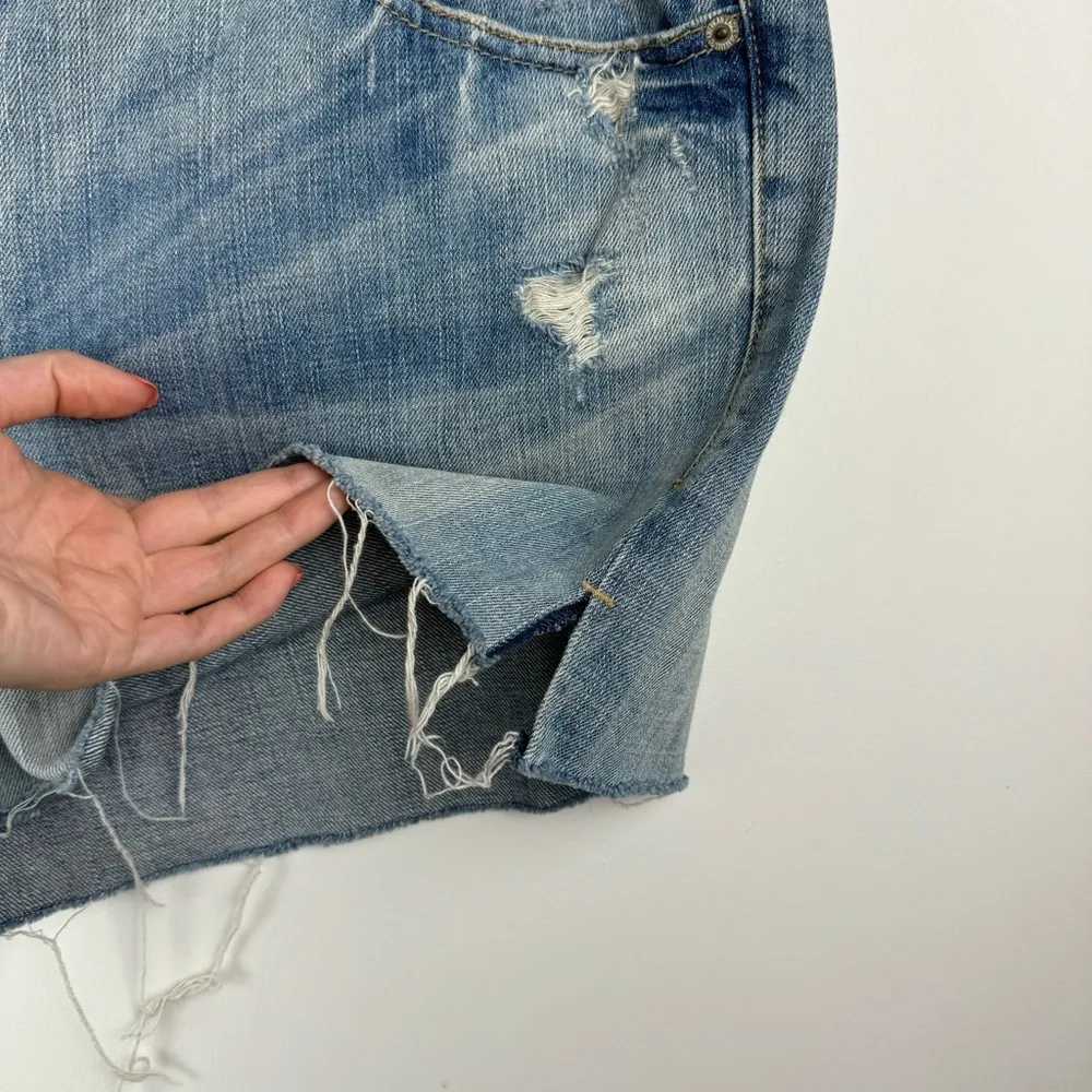 American Eagle Distressed Shorts Sz 18 Light Medium Wash Denim Raw Hem - Image 5