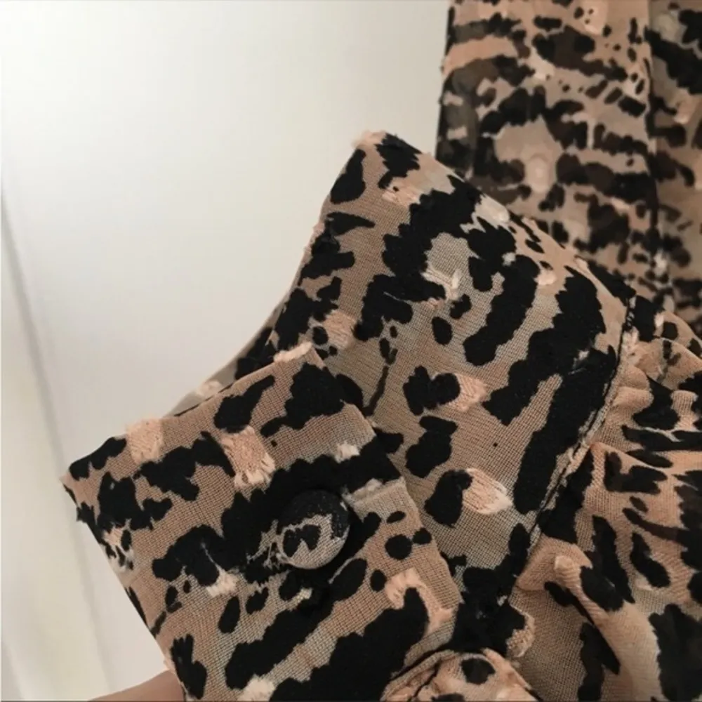 🔵 SALE 3/$25 ZARA CROPPED ANIMAL PRINT VNECK TOP XS - Image 4