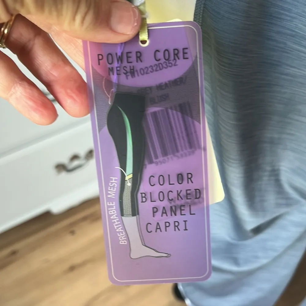 Power Core Color Blocked Capri Athletic Leggings Womens Medium Gray Cropped New - Image 7