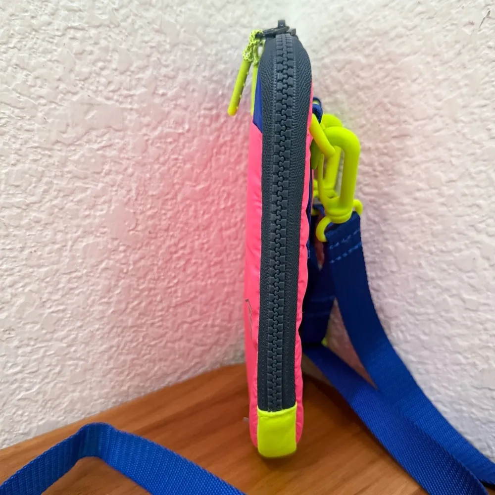 LULULEMON Athletica Easy Access Hot Pink Neon Crossbody Bag - Image 3