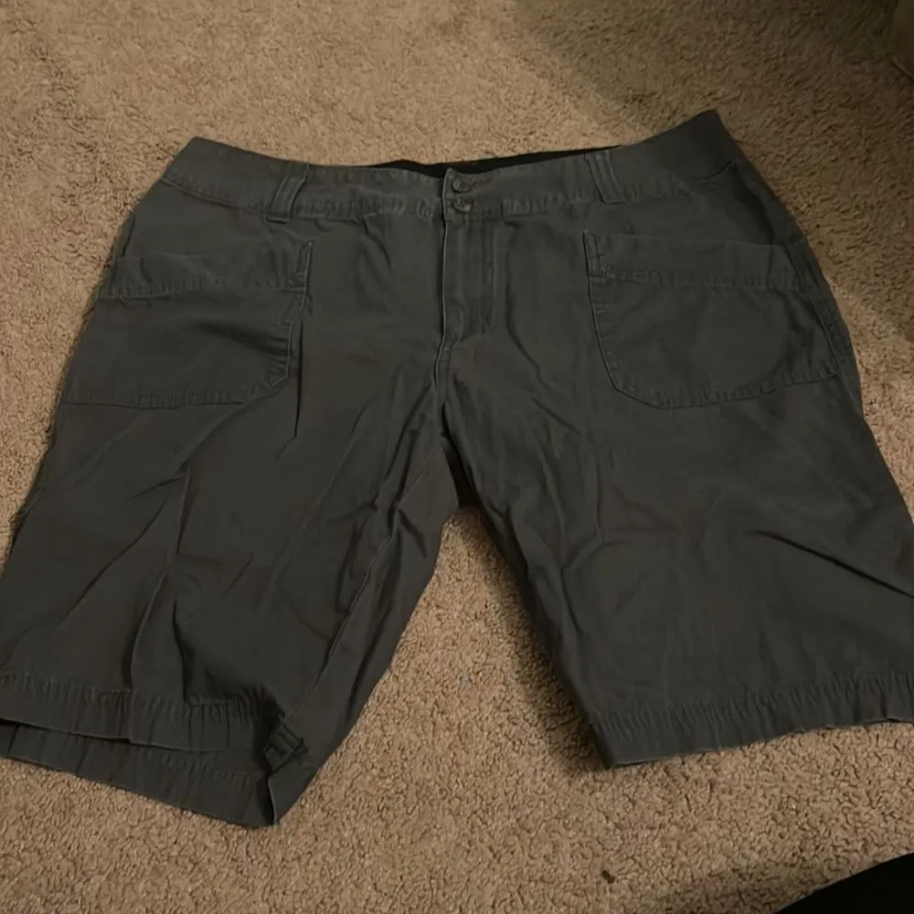 Columbia shorts size 12 - Image 2