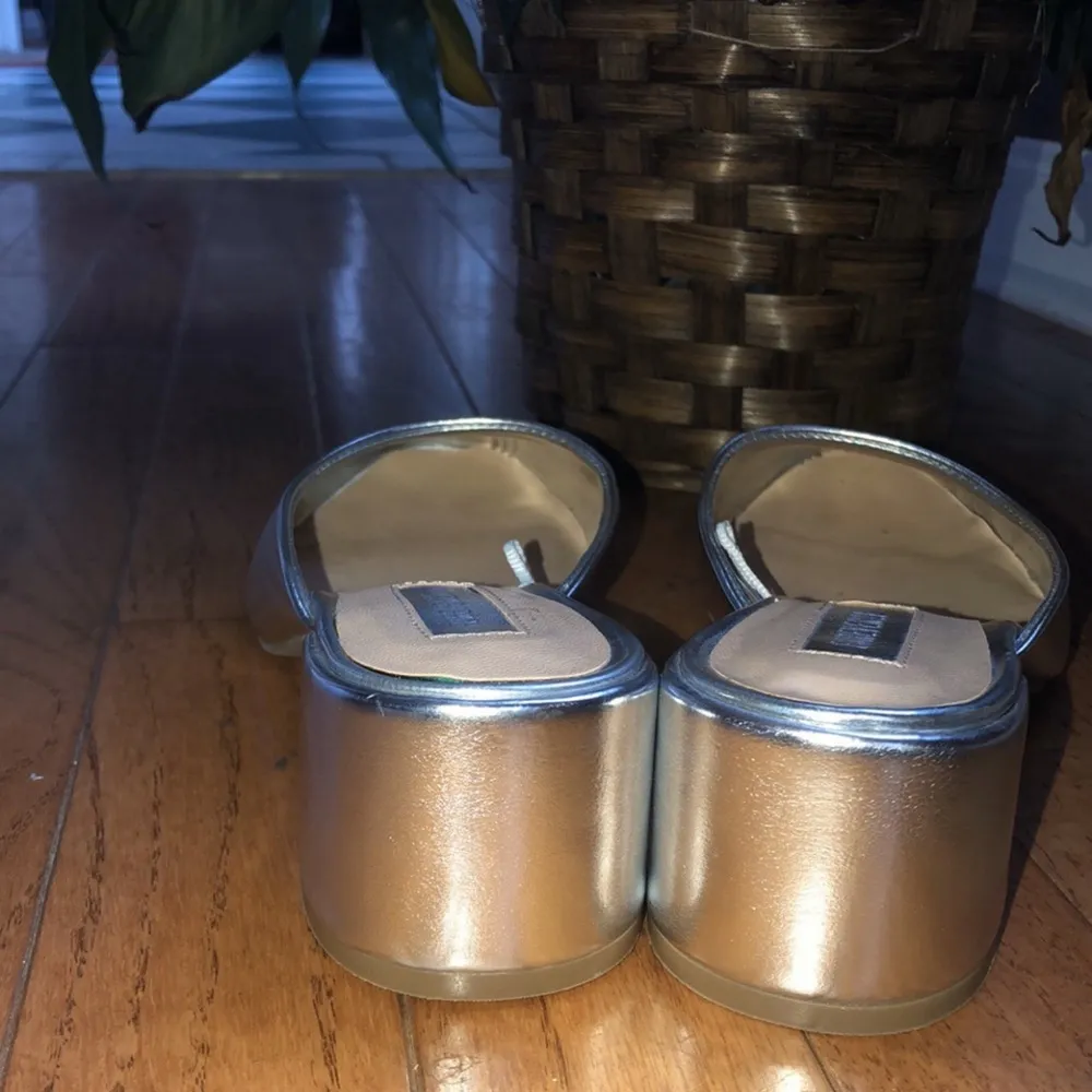 Metallic Silver  Mule - Image 4