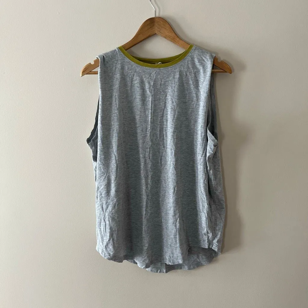 Lululemon Brunswick Grey Muscle Tank Top with green  neckline Size 10 large - Image 4