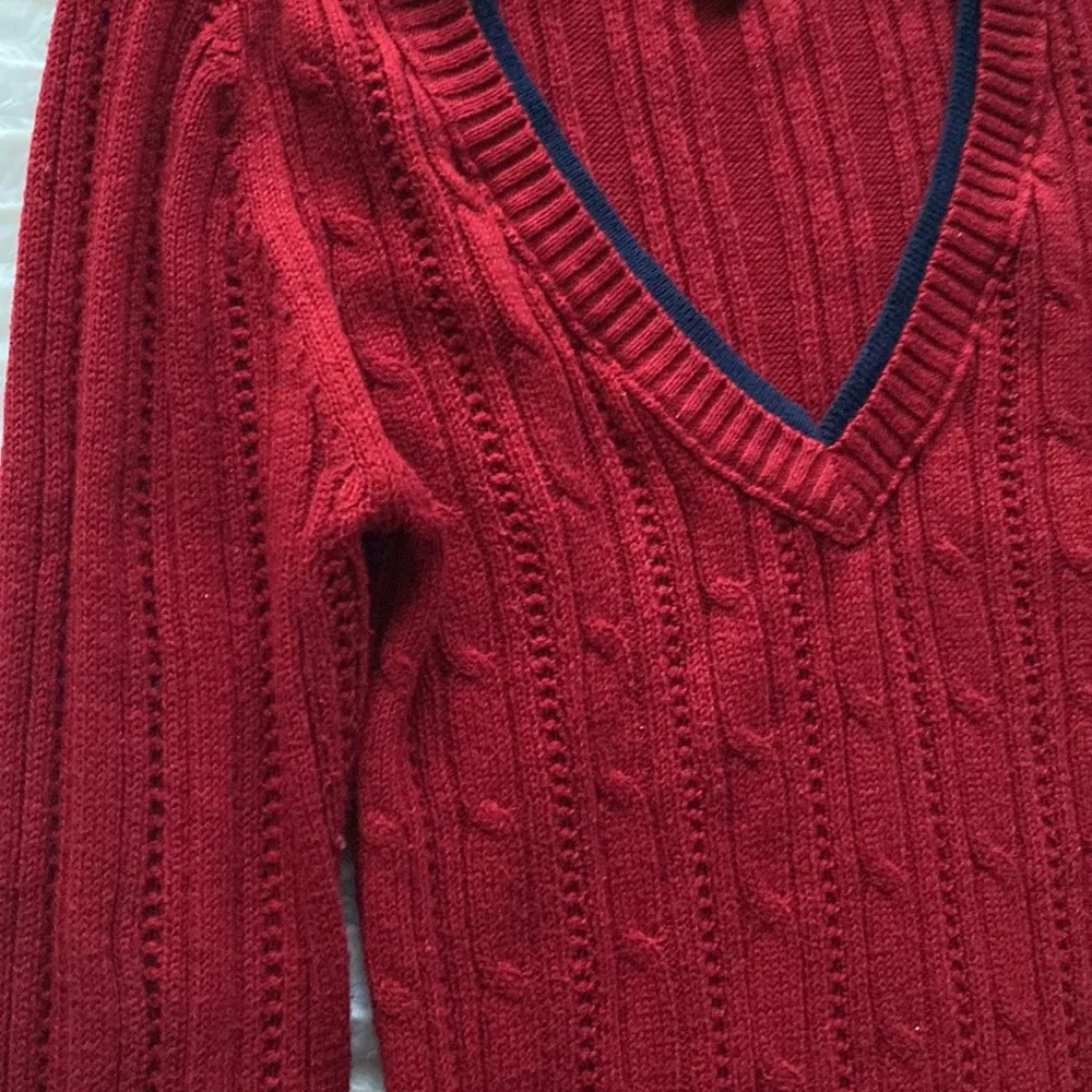 Woven Arizona Jean Co small burgundy sweater vneck with navy detail - Image 3