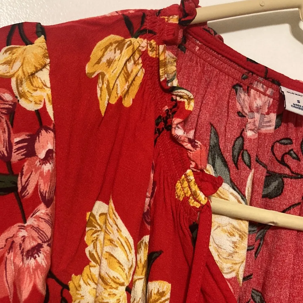 Old Navy Red Floral Women’s Size Small - Image 2