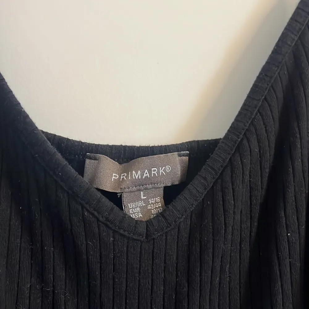 Black v-neck ribbed bodysuit - Image 2