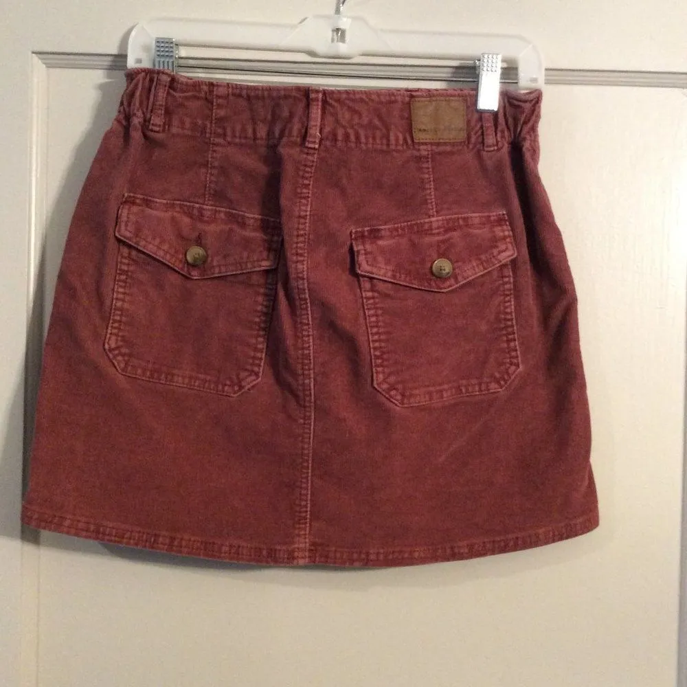 American Eagle Super stretch size 6 mini skirt corduroy look dark pink pockets - Image 4