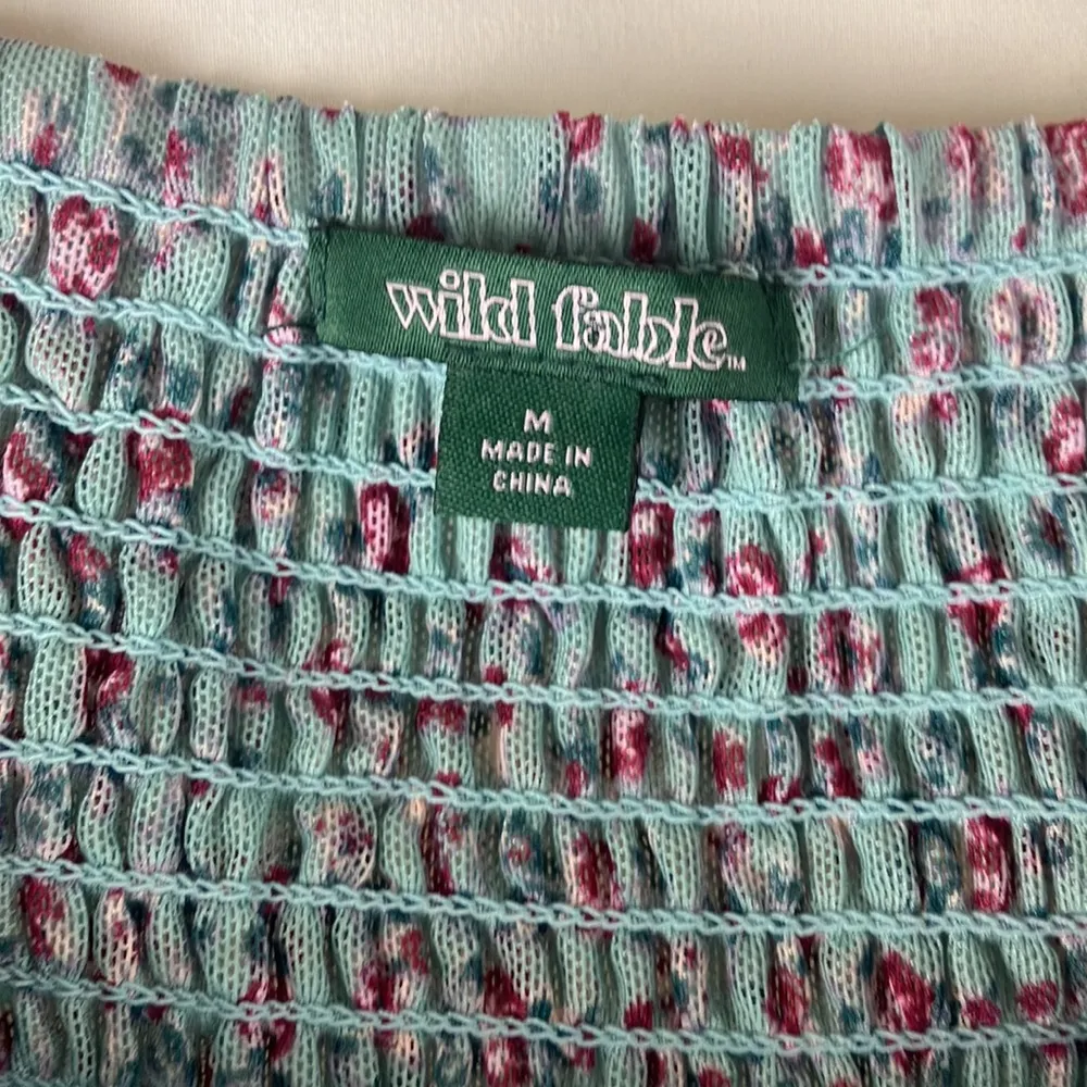 Wild Fable floral print peasant top woman’s size medium - Image 4