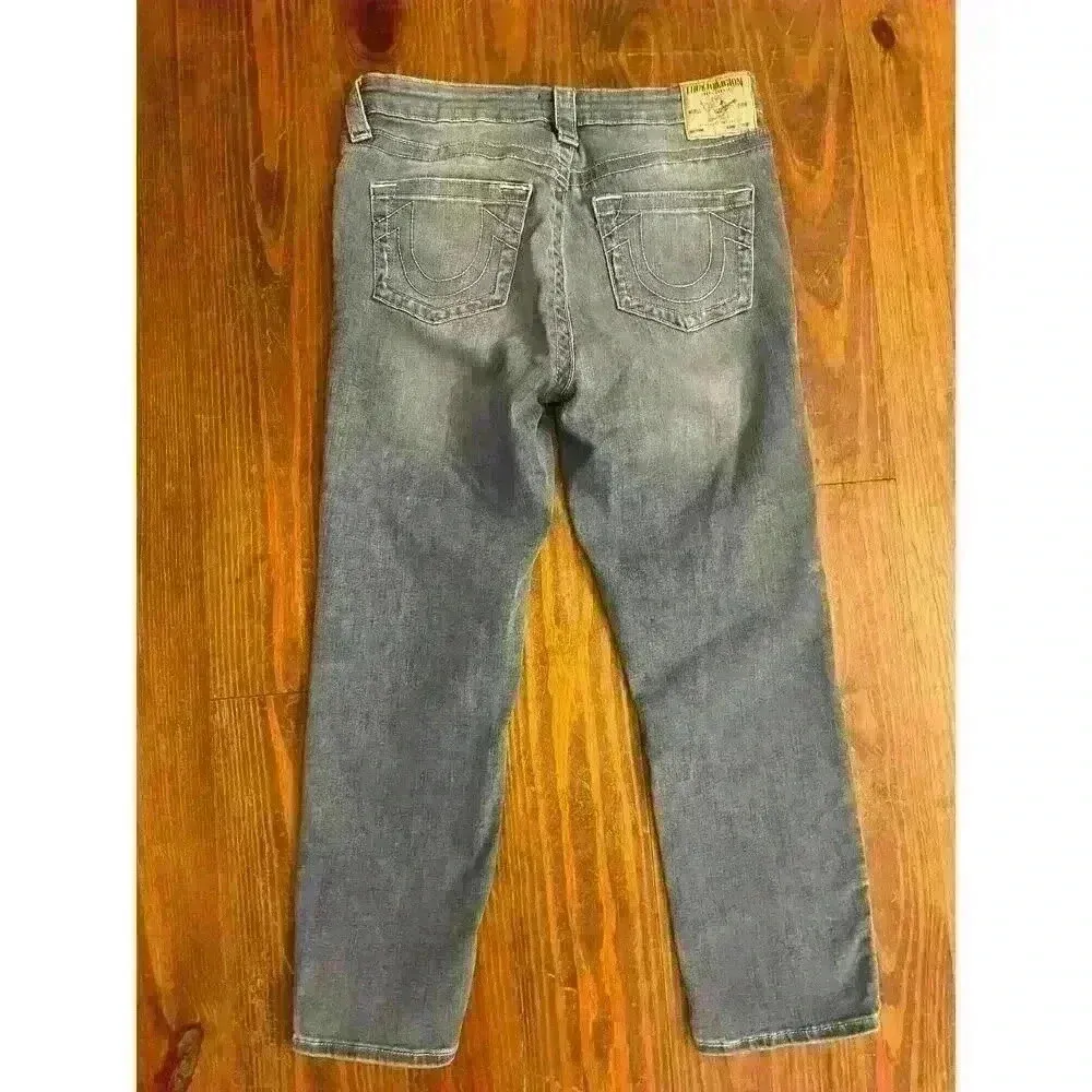 True Religion Light Wash Jennie Curvy Midrise Capri, size 30 - Image 6