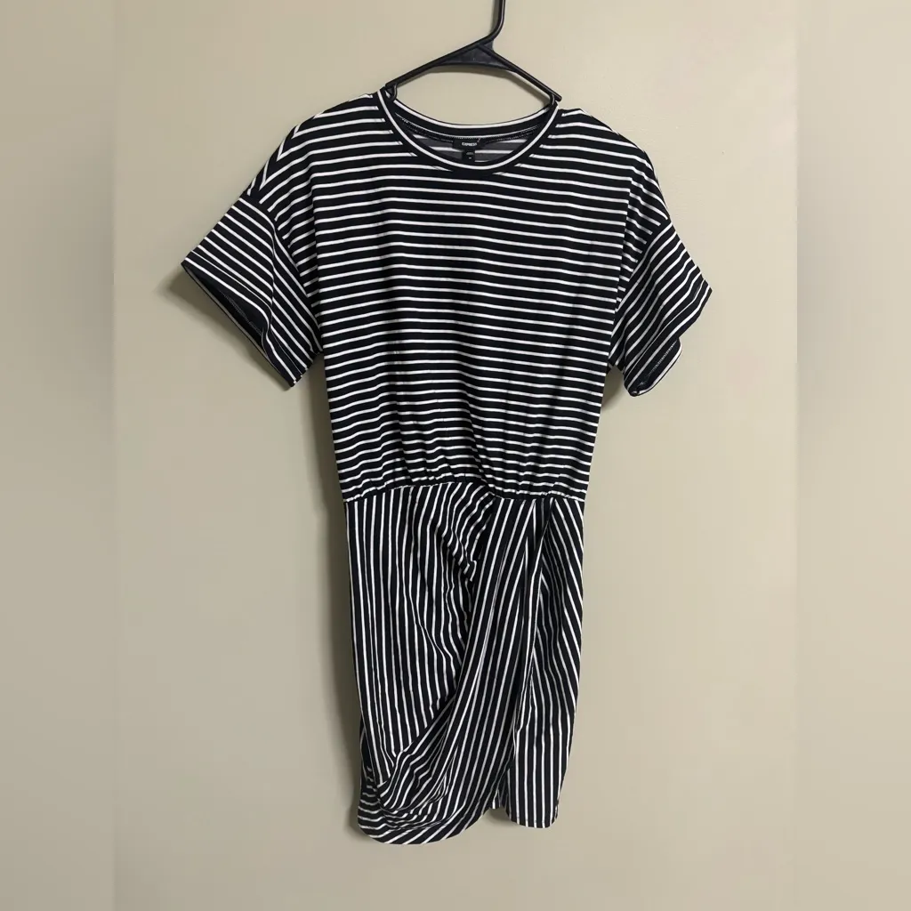 Express Black White Stripes Draped T-shirt Dress Size Medium New Short Sleeves - Image 2