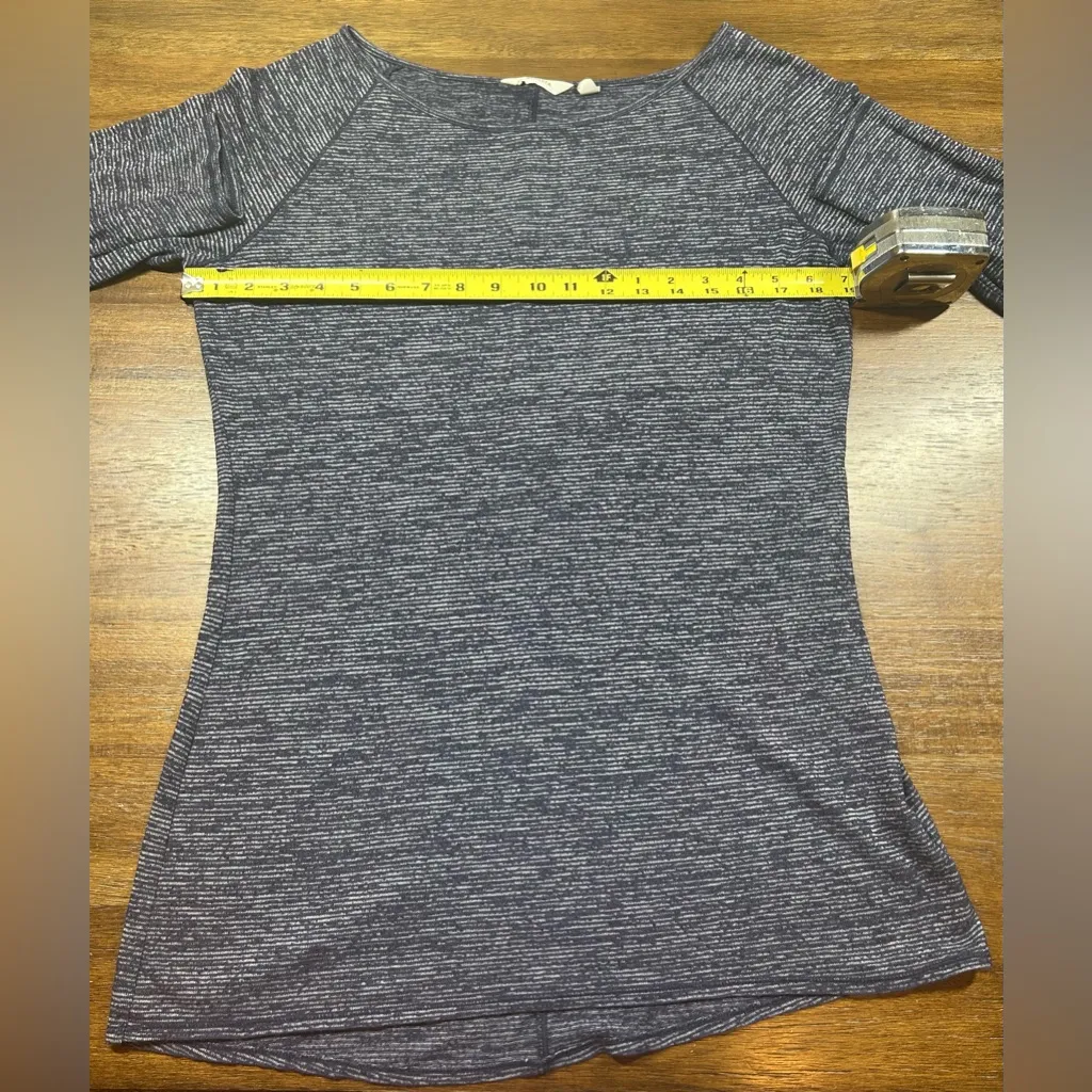 Athleta Size M Tall Pose Knit Long Sleeve Round Neck Marled Grey Top - Image 4