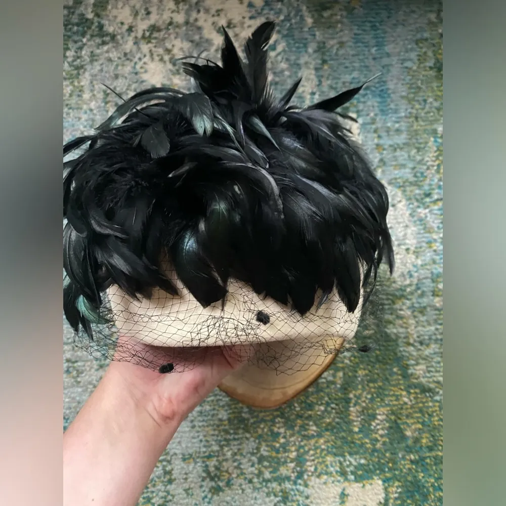 Vintage 50/60s Don Anderson wool cream hat with black ostrich feathers and veil - Image 11