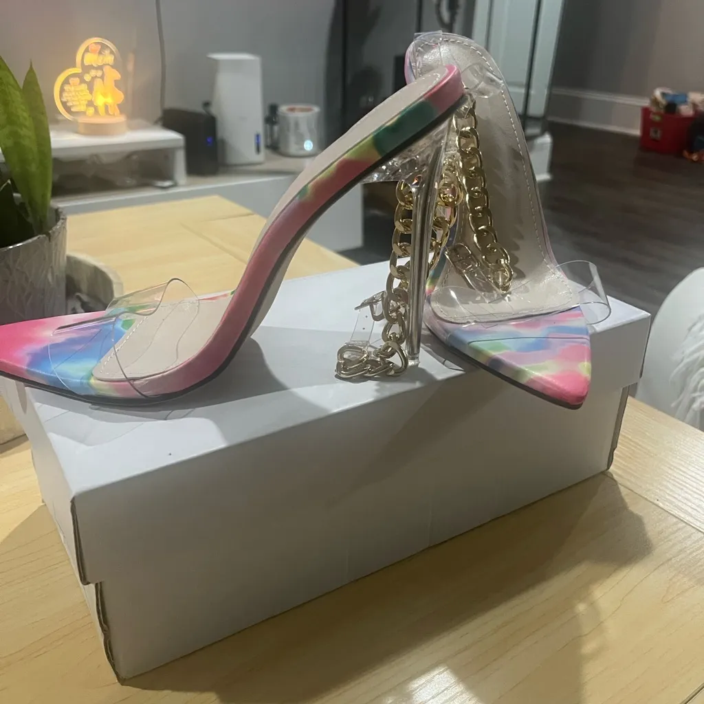SHEIN Multicolor Tie-Dye Heels with Chain Detail - Image 3